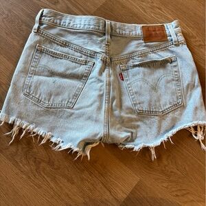 Levi’s 501 shorts light wash